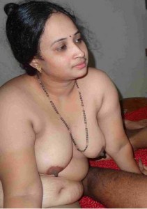 Bhabhi ke makhmali boobs