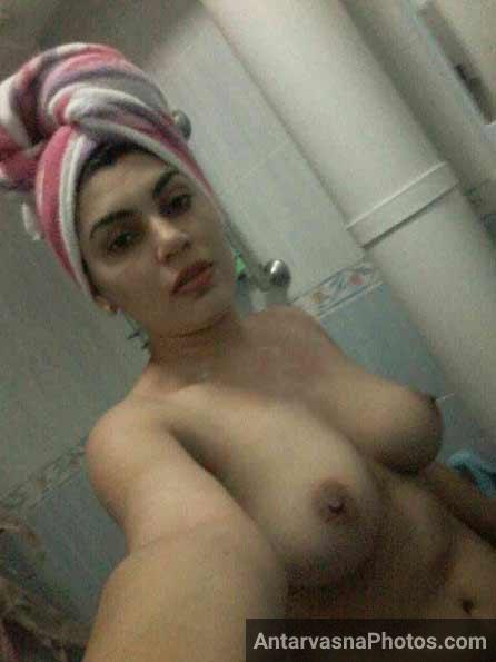 https://www.antarvasnaphotos2.com/wp-content/uploads/2016/02/bathroom-photo-hot-mom.jpg