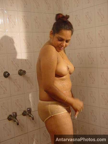 https://www.antarvasnaphotos2.com/wp-content/uploads/2016/10/full-nude-lucknow-sexy-bhabhi-bathroom.jpg