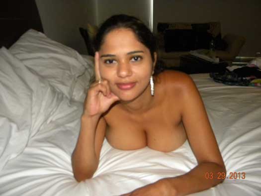 https://www.antarvasnaphotos2.com/wp-content/uploads/2016/11/horny-indian-escort-pics-1.jpg