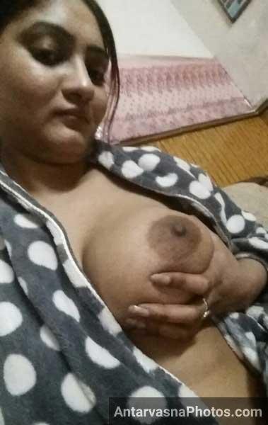 https://www.antarvasnaphotos2.com/wp-content/uploads/2016/11/lover-housewife-big-boobs.jpg