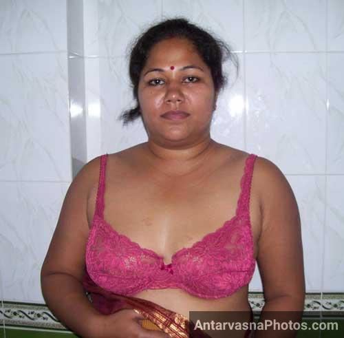 https://www.antarvasnaphotos2.com/wp-content/uploads/2016/12/big-boobs-desi-milf-bra-pics.jpg