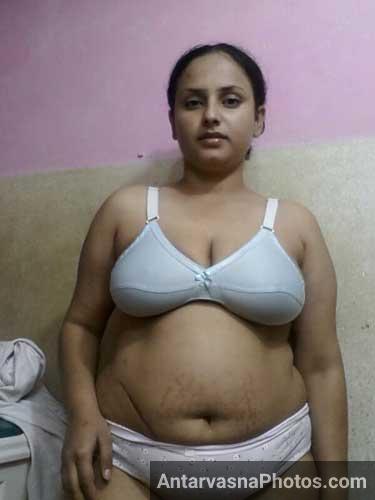 https://www.antarvasnaphotos2.com/wp-content/uploads/2016/12/busty-desi-bhabhi-bra-panty-pics.jpg