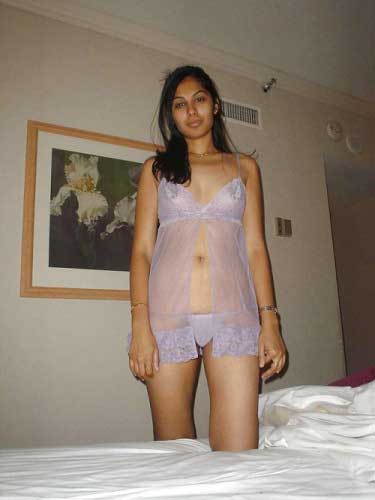 https://www.antarvasnaphotos2.com/wp-content/uploads/2016/12/maike-me-aai-hot-indian-sister.jpg