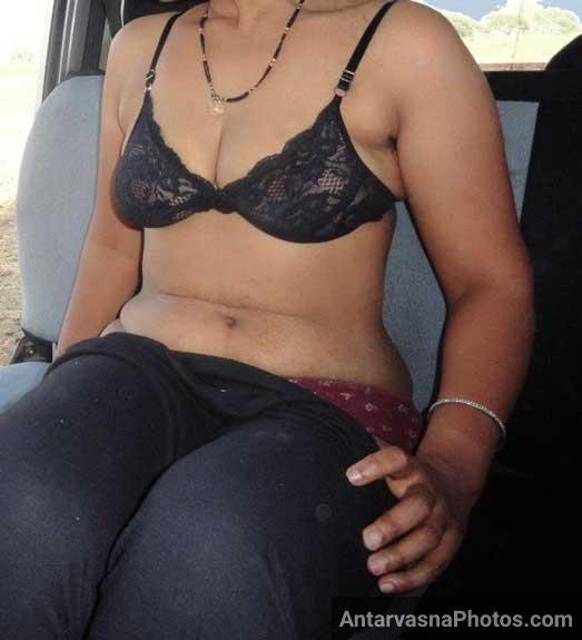 https://www.antarvasnaphotos2.com/wp-content/uploads/2017/02/aunty-sex-black-bra-pics.jpg