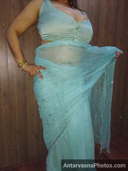 https://www.antarvasnaphotos2.com/wp-content/uploads/2017/02/horny-indian-aunty-sexy-saree-pics.jpg