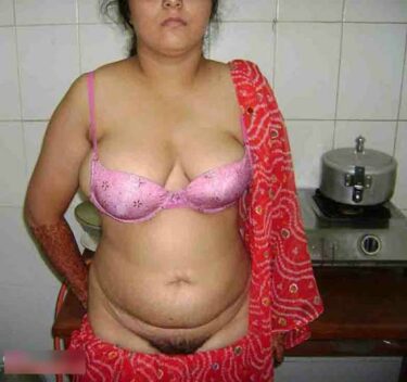 Meri hot mummy ki hairy chut ke pics - Desi chut chudai photos