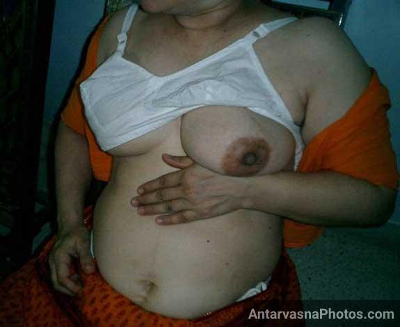 https://www.antarvasnaphotos2.com/wp-content/uploads/2017/02/sexy-indian-boobs-popping-out.jpg