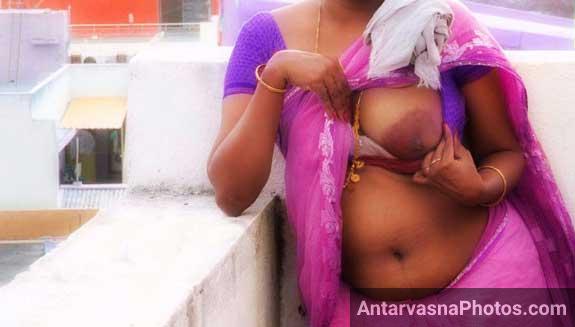 https://www.antarvasnaphotos2.com/wp-content/uploads/2017/03/aanganwadi-aunty-boobs-show.jpg