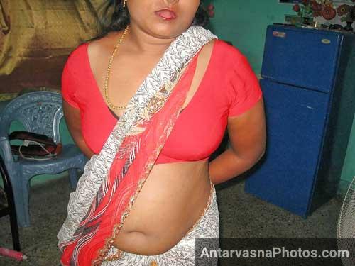 https://www.antarvasnaphotos2.com/wp-content/uploads/2017/03/chudasi-aunty-saree-porn.jpg