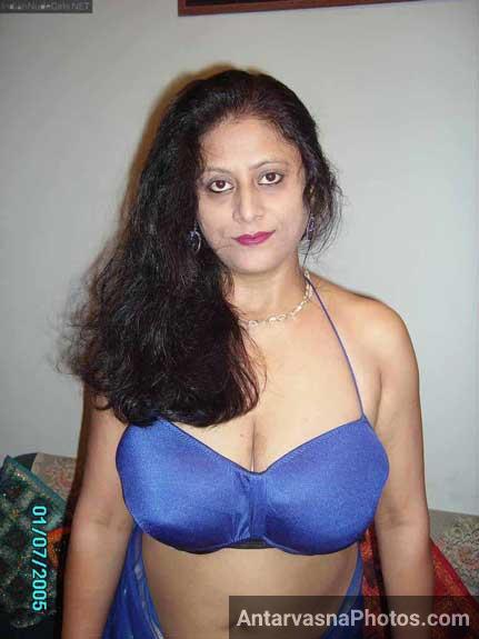 https://www.antarvasnaphotos2.com/wp-content/uploads/2017/04/desi-woman-hot-boobs.jpg