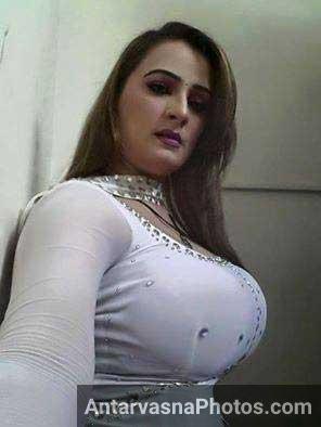 https://www.antarvasnaphotos2.com/wp-content/uploads/2017/04/pakistani-aunty-sexy-boobs.jpg