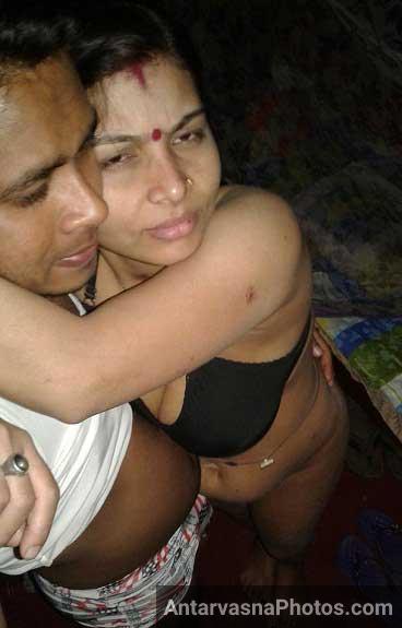 https://www.antarvasnaphotos2.com/wp-content/uploads/2017/05/guddu-gunda-bhabhi-indian-sex-pics.jpg