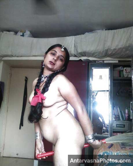 https://www.antarvasnaphotos2.com/wp-content/uploads/2017/05/horny-bhabhi-ka-jhaadu-sex.jpg