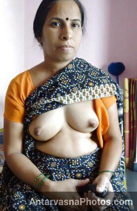 Sexy Indian teacher boobs show uske ghar me