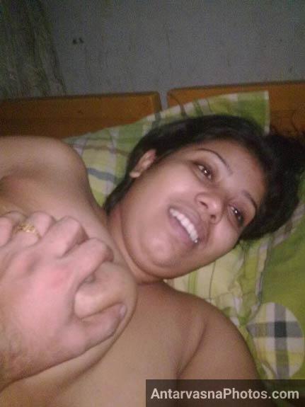 https://www.antarvasnaphotos2.com/wp-content/uploads/2017/05/pressing-bhabhi-boobs.jpg