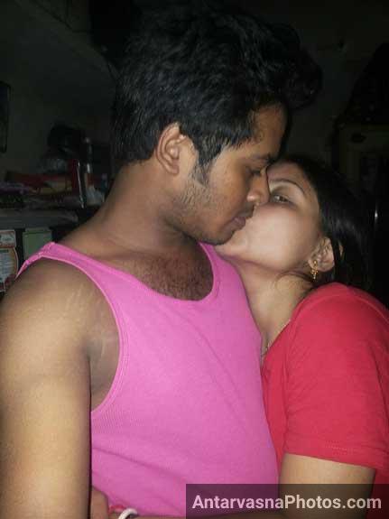 https://www.antarvasnaphotos2.com/wp-content/uploads/2017/05/soniya-bhabhi-kiss-desi.jpg