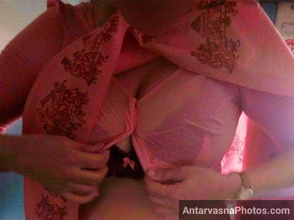 https://www.antarvasnaphotos2.com/wp-content/uploads/2017/06/saree-me-aunty-ke-bade-boobs.jpg