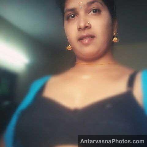 https://www.antarvasnaphotos2.com/wp-content/uploads/2017/06/sexy-mallu-aunty-black-bra-pics.jpg