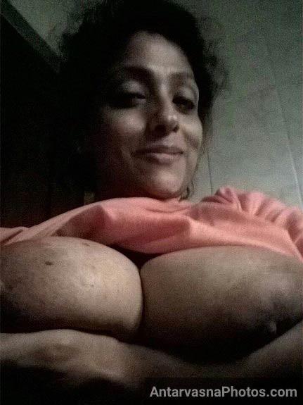 https://www.antarvasnaphotos2.com/wp-content/uploads/2017/07/big-chuchi-wali-hot-bihari-aunty.jpg