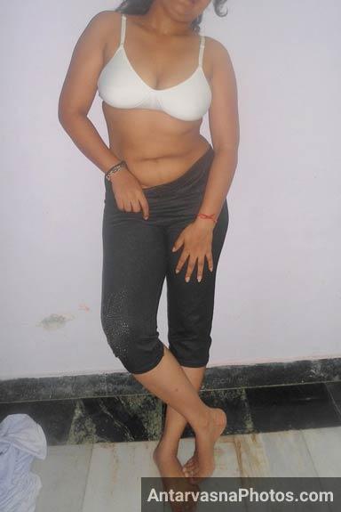 https://www.antarvasnaphotos2.com/wp-content/uploads/2017/07/neetu-bhabhi-ke-hot-jalwe.jpg