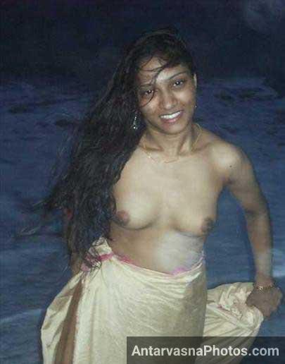 https://www.antarvasnaphotos2.com/wp-content/uploads/2017/07/sexy-mallu-bhabhi-hot-boobs-pics.jpg