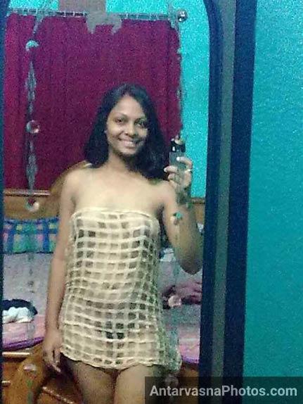 https://www.antarvasnaphotos2.com/wp-content/uploads/2017/08/horny-indian-girl-ki-naked-selfie-pics.jpg