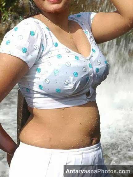 https://www.antarvasnaphotos2.com/wp-content/uploads/2017/09/sexy-indian-woman-wet-clothes.jpg