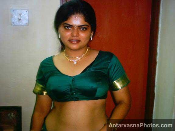 https://www.antarvasnaphotos2.com/wp-content/uploads/2017/11/Indian-bhabhi.jpg