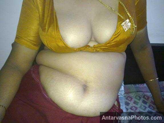 https://www.antarvasnaphotos2.com/wp-content/uploads/2017/11/Nude-indian-teacher.jpg