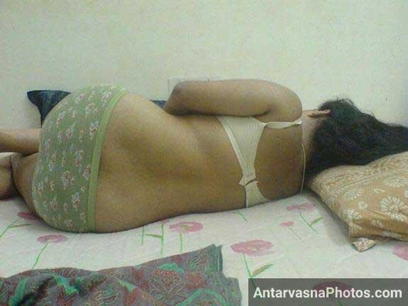 https://www.antarvasnaphotos2.com/wp-content/uploads/2017/11/sexy-Pakistani-babe.jpg