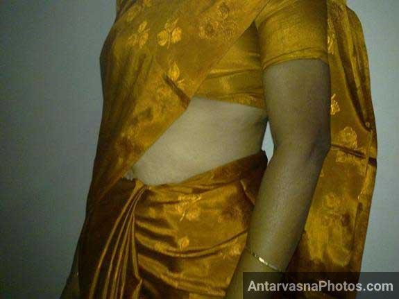 https://www.antarvasnaphotos2.com/wp-content/uploads/2017/11/sexy-teacher-saree.jpg