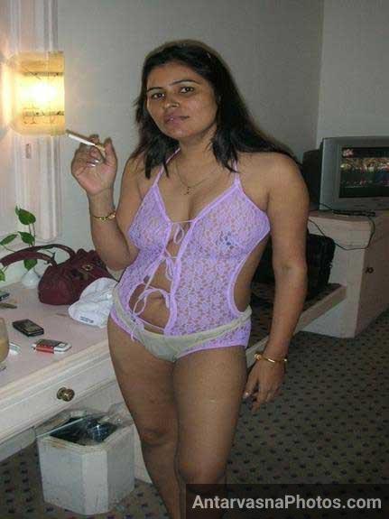 https://www.antarvasnaphotos2.com/wp-content/uploads/2018/08/drunk-smoker-aunty.jpg