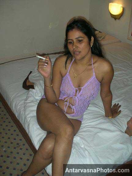 https://www.antarvasnaphotos2.com/wp-content/uploads/2018/08/smoker-aunty.jpg