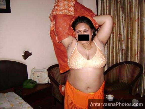 https://www.antarvasnaphotos2.com/wp-content/uploads/2018/10/bbw-aunty.jpg