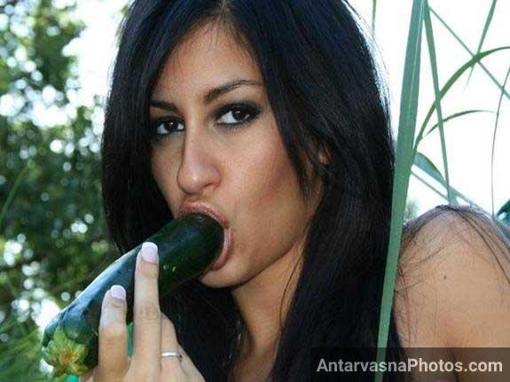 https://www.antarvasnaphotos2.com/wp-content/uploads/2018/11/sucking-cucumber-likes-cock.jpg