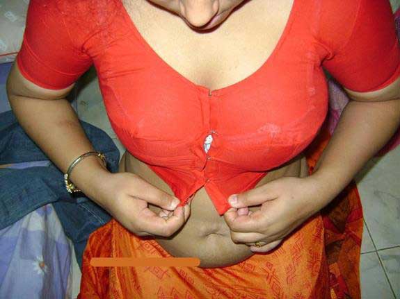 https://www.antarvasnaphotos2.com/wp-content/uploads/2019/02/desi-aunty-1.jpg