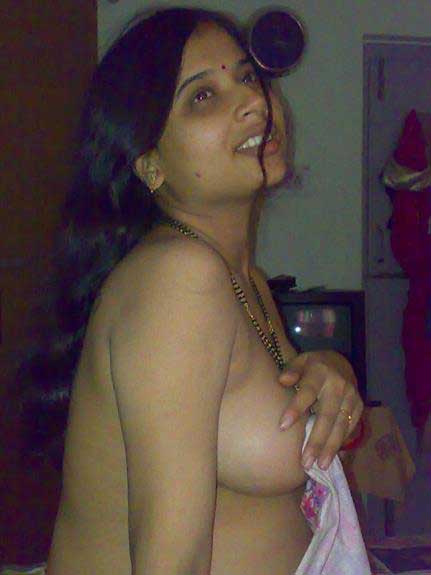 https://www.antarvasnaphotos2.com/wp-content/uploads/2019/03/sexy-indian-boobs.jpg