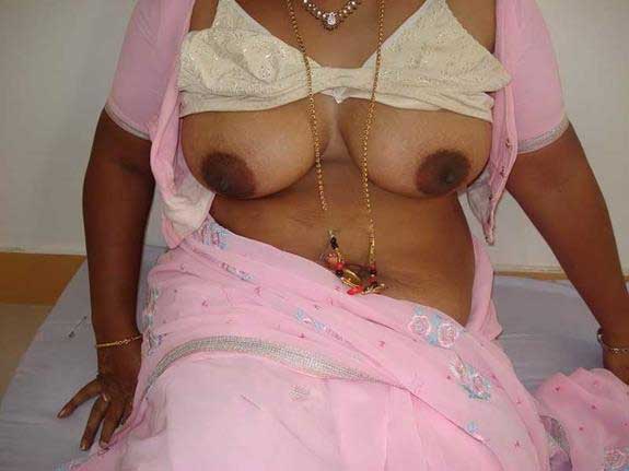 https://www.antarvasnaphotos2.com/wp-content/uploads/2019/04/bhabhi-boobs-photo-2.jpg