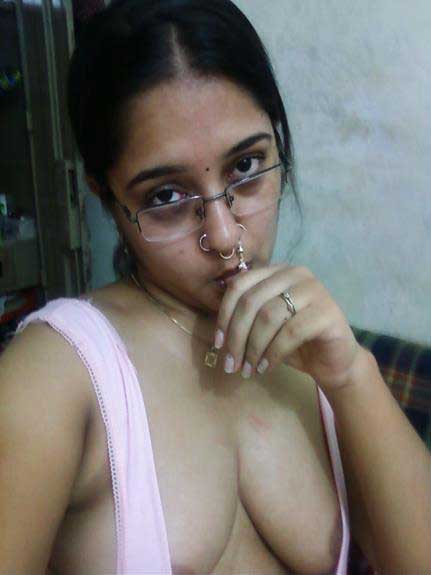 https://www.antarvasnaphotos2.com/wp-content/uploads/2019/04/sexy-bhabhi-mnagla.jpg