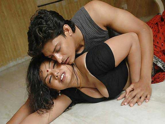 https://www.antarvasnaphotos2.com/wp-content/uploads/2019/05/hot-couple-2.jpg