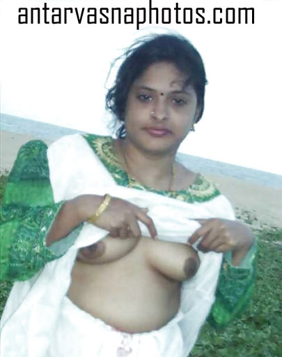 https://www.antarvasnaphotos2.com/wp-content/uploads/2019/06/Aunty-showing-her-boobs.jpg