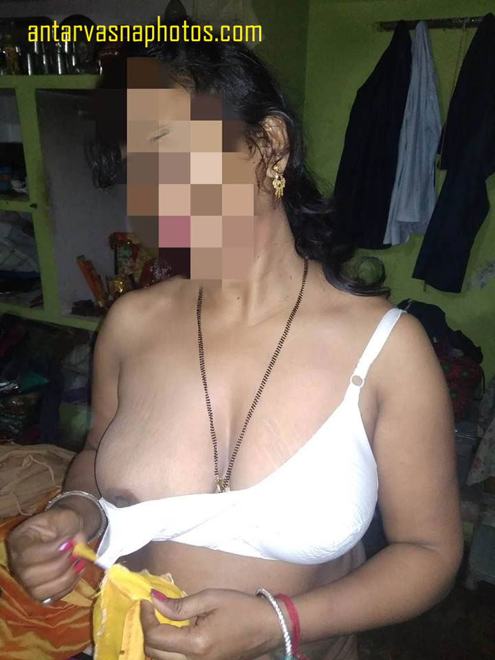 https://www.antarvasnaphotos2.com/wp-content/uploads/2019/06/Bhabhi-removing-her-white-bra.jpg