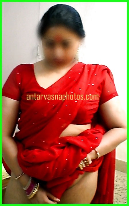 https://www.antarvasnaphotos2.com/wp-content/uploads/2019/07/Aunty-fingering-her-pussy.jpg