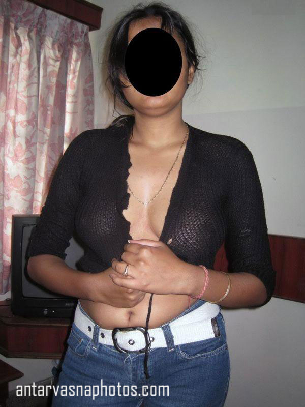 https://www.antarvasnaphotos2.com/wp-content/uploads/2019/07/Cousin-exposing-boobs.jpg