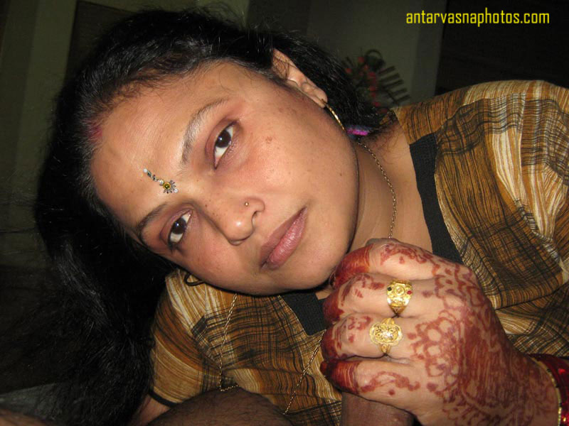 https://www.antarvasnaphotos2.com/wp-content/uploads/2019/07/Indian-mom-giving-handjob.jpg