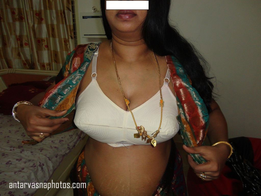 https://www.antarvasnaphotos2.com/wp-content/uploads/2019/08/Bhabhi-in-a-bra.jpg