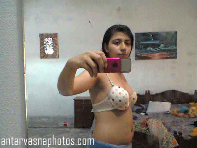 https://www.antarvasnaphotos2.com/wp-content/uploads/2019/08/Hot-selfie.jpg