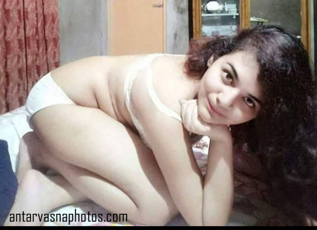 https://www.antarvasnaphotos2.com/wp-content/uploads/2019/08/Indian-teen-in-bra-and-panty.jpg