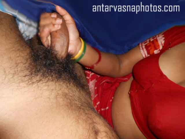 https://www.antarvasnaphotos2.com/wp-content/uploads/2019/09/Bhabhi-doing-handjob.jpg